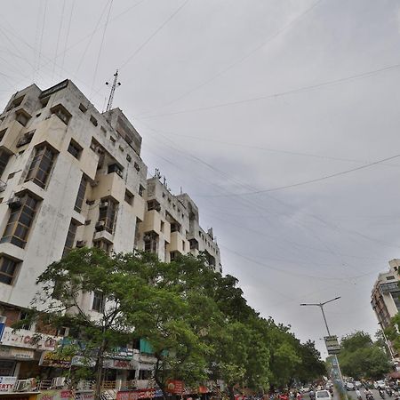 Hotel O Skyland Ahmedabad Exterior foto