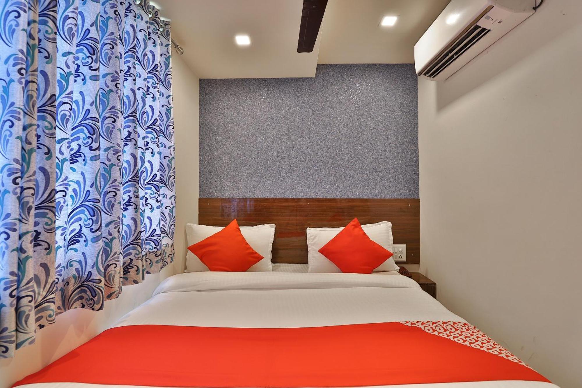 Hotel O Skyland Ahmedabad Exterior foto