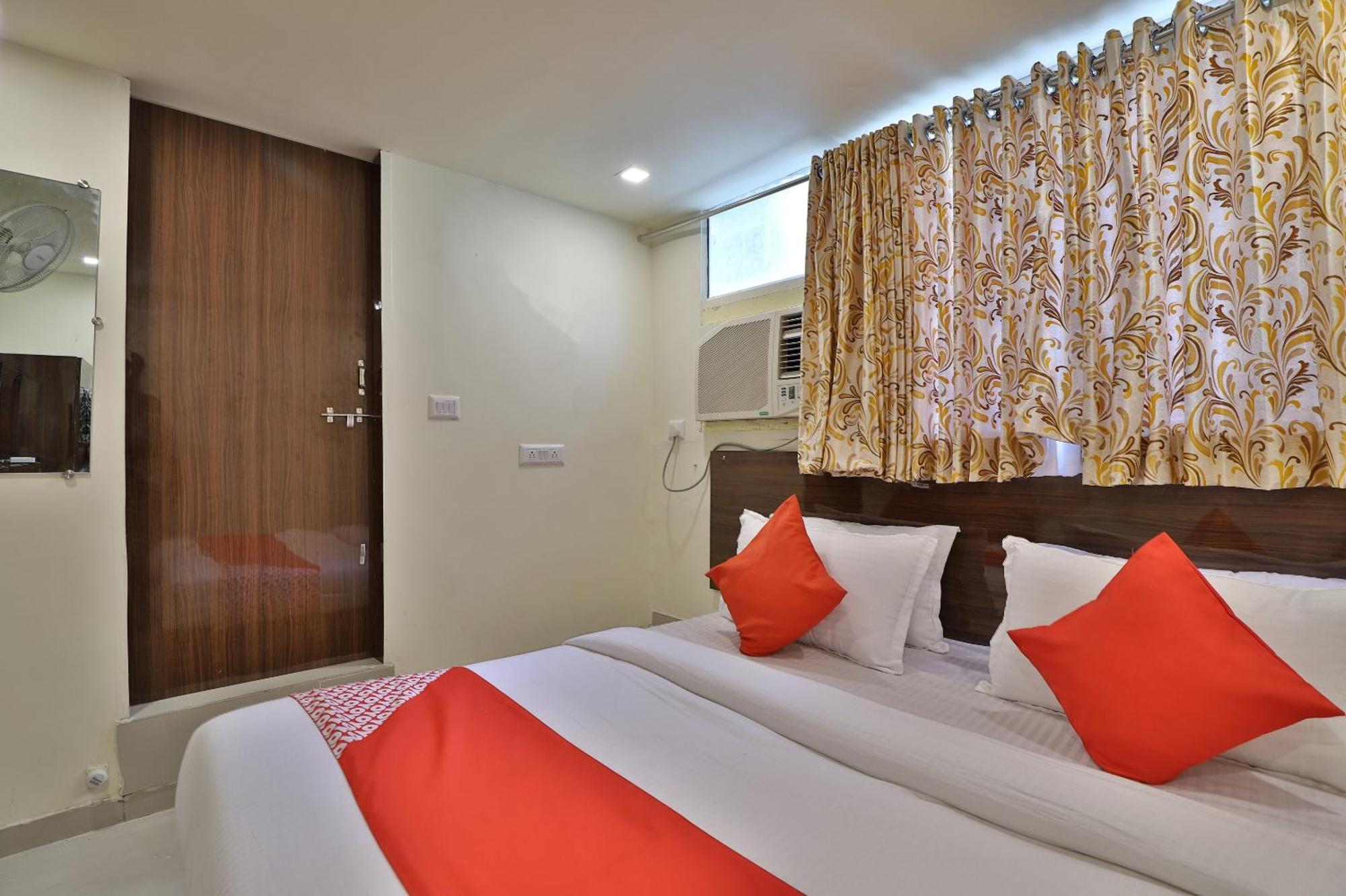 Hotel O Skyland Ahmedabad Exterior foto
