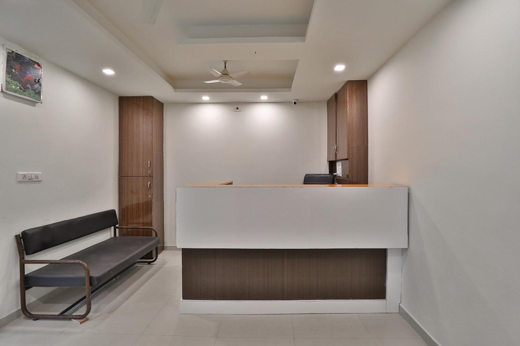 Hotel O Skyland Ahmedabad Exterior foto